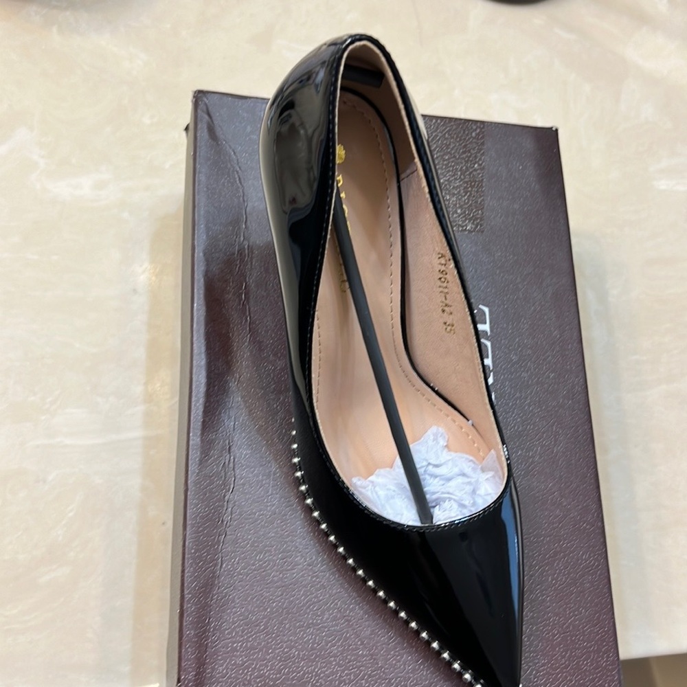 Shoe by big tree sz 5 patent leather brand new never worn